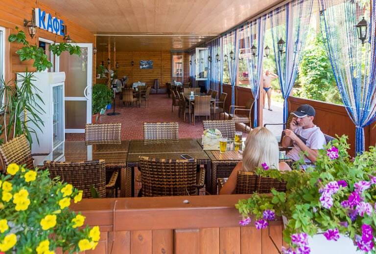 mercury-cafe-3